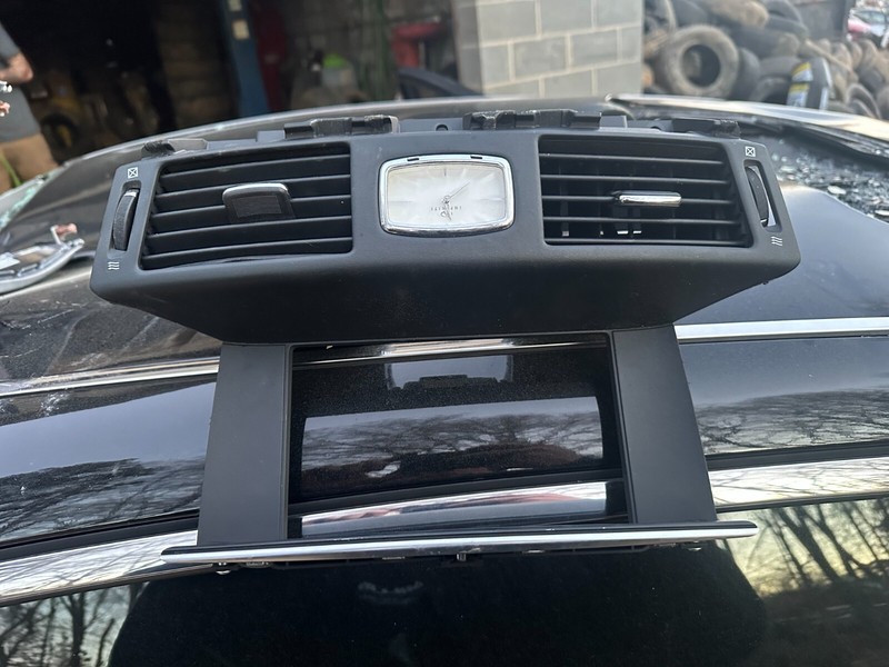 15-19 INFINITI Q70 OEM FRONT CENTER DASH PANEL BEZEL W/ VENTS & CLOCK