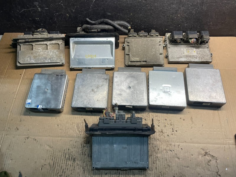 Mix of 10 Ford ECM Engine Computer Module U8969 PS