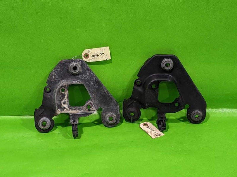14-17 GHIBLI LEFT RIGHT AIR CLEANER MOUNT SUPPORT BRACKET PAIR OEM 4519-120