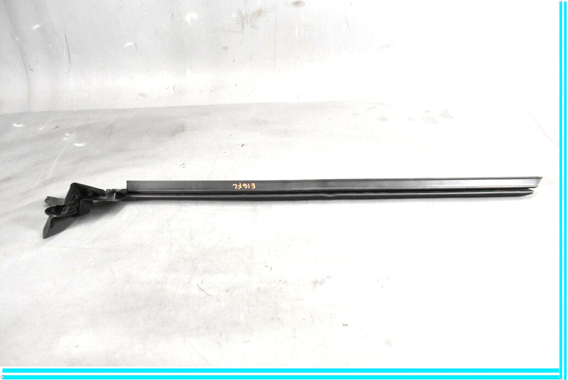 Mercedes-Benz CLA250 CLA45 AMG Front Door Window Weatherstrip Seal LH 14-19 OEM