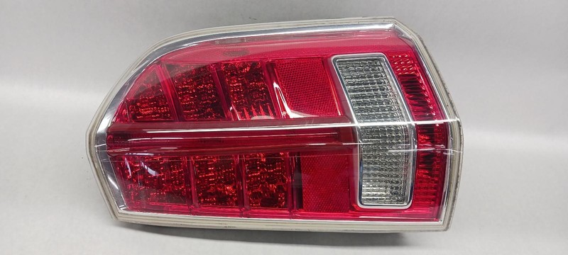 13-'14 CHRYSLER 300 Right passenger Taillight chrome trim OEM Guaranteed!
