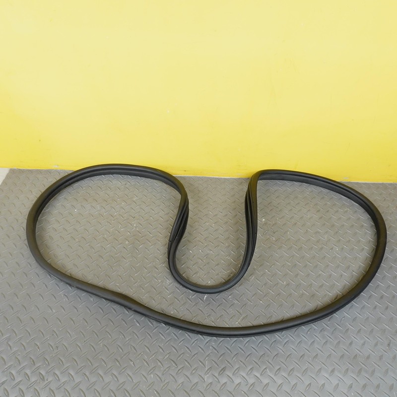 2022-2024 HYUNDAI TUCSON REAR LEFT SIDE DOOR BODY WEATHERSTRIP SEAL RUBBER OEM
