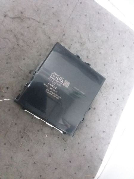 Smart Key Control Module Fits 16-18 LEXUS ES350 89990-0W010