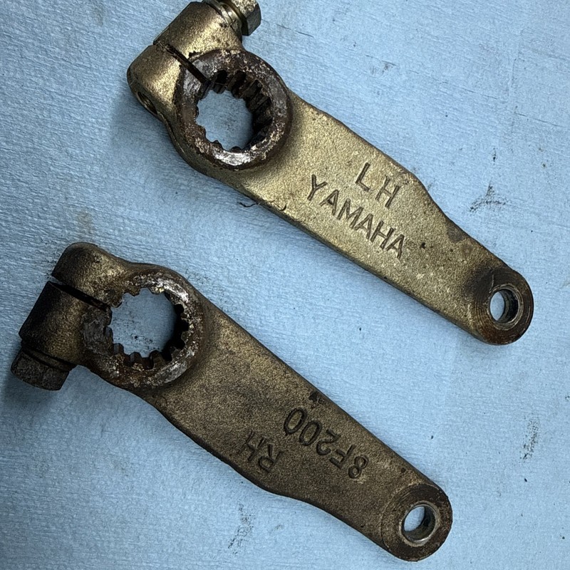 1980 Yamaha SRX 440 Vintage Snowmobile Race Sled Ski Spindle Arms Good
