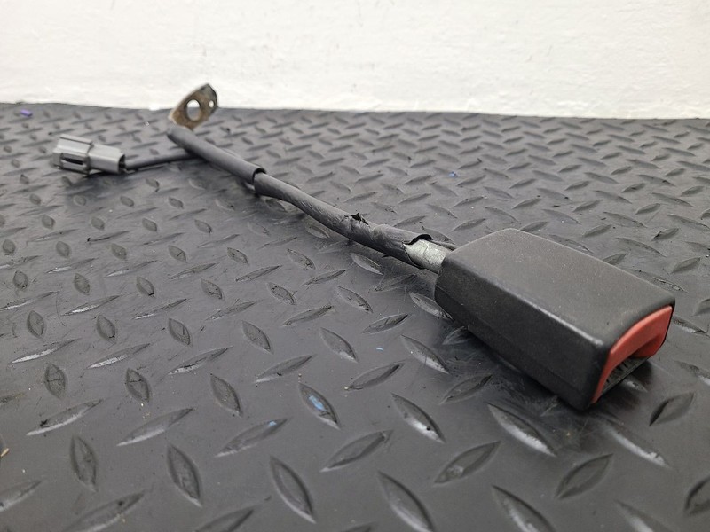 01-07 Ford F250SD Left Driver Seat Belt Buckle Bench Seat OEM 1C3Z-25611B60-AAC