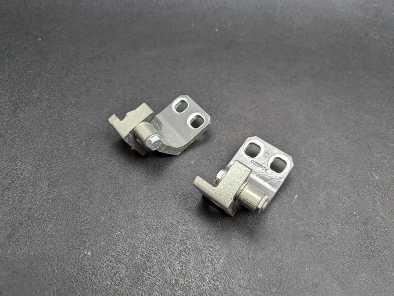 Rear Right Door Upper & Lower Hinge 2019 Jeep Renegade 68246405AA 2015 - 2020