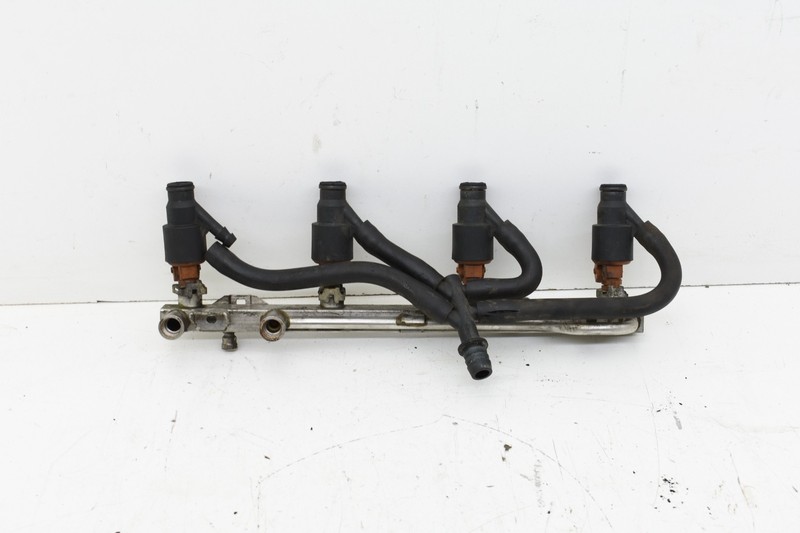 1997 BMW Z3 M44 4cyl 1.9L Fuel Rail With injectors OEM KW36