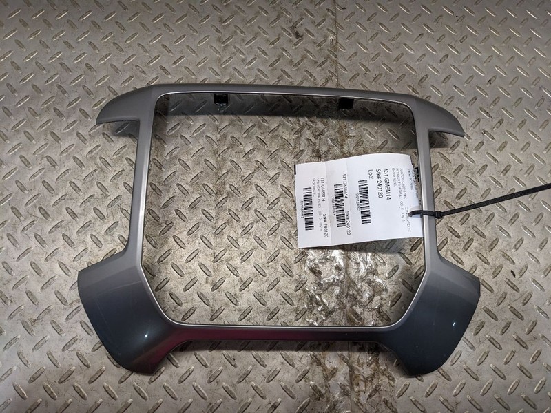 14 15 16 17 18 19 SILVERADO 1500 Radio Bezel & Center Vents 1164993
