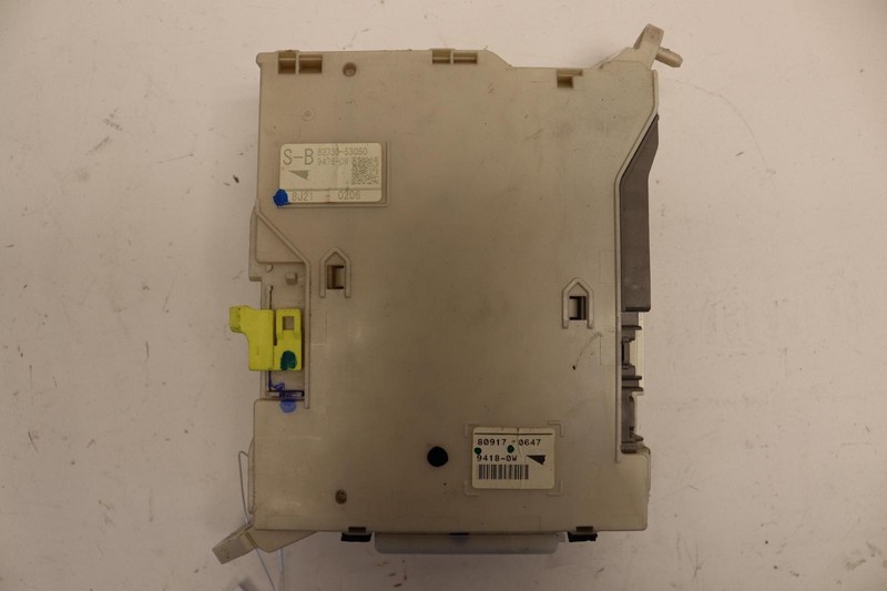 2006-2010 LEXUS IS250 2.5L AWD LEFT DASH FUSE BOX JUNCTION POWER MODULE OEM