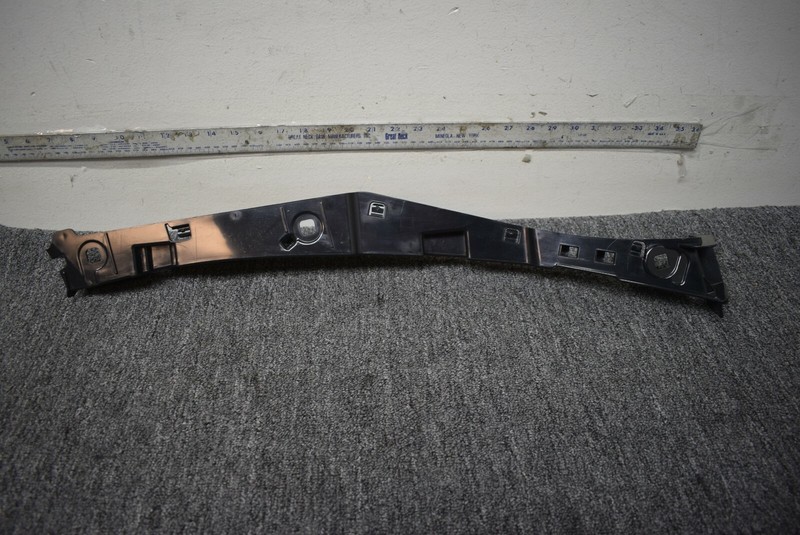 BMW I3 QUARTER PANEL BRACKET FACTORY OEM