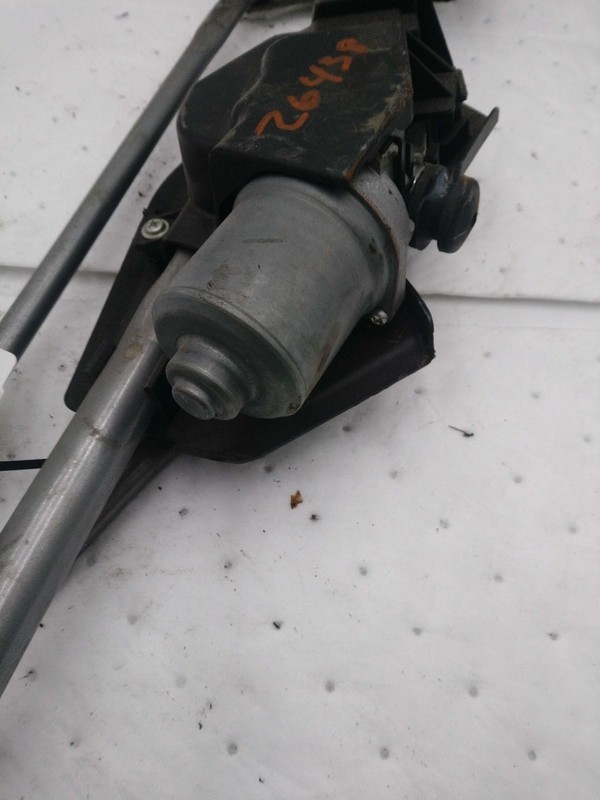 2020 Mitsubishi Eclipse Cross Wiper Motor OEM 8250A955 Red 50K Miles