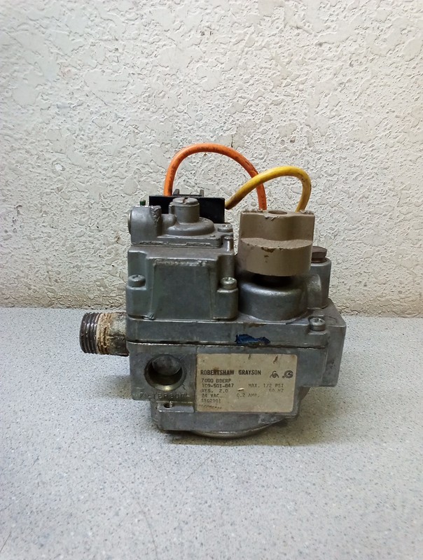RobertShaw 7000 BDERP 3C9-501-847 Lennox Pulse Nat. Gas Valve