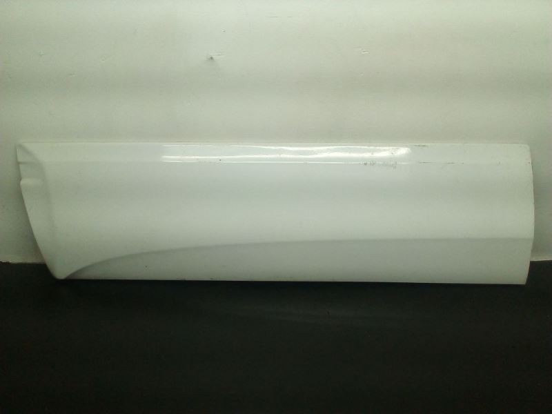 99-00 Cadillac Escalade Front Left Driver Door Molding White OEM 12474585