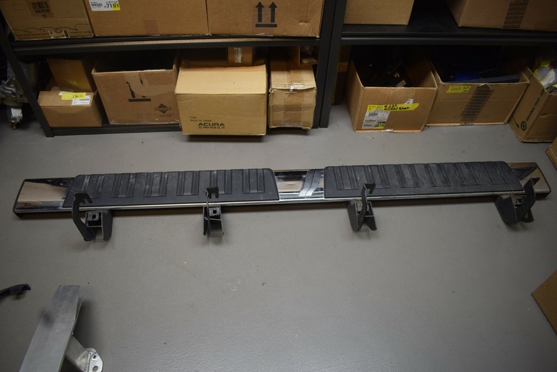 2015-2018 CHEVROLET SILVERADO 1500 LEFT SIDE STEP PAD FACTORY OEM