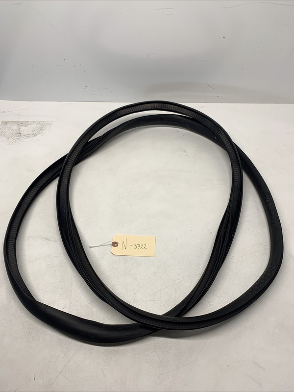 Tesla Model Y Door Seal Rubber Front Left 1497673-00-A 2020 3722 S2