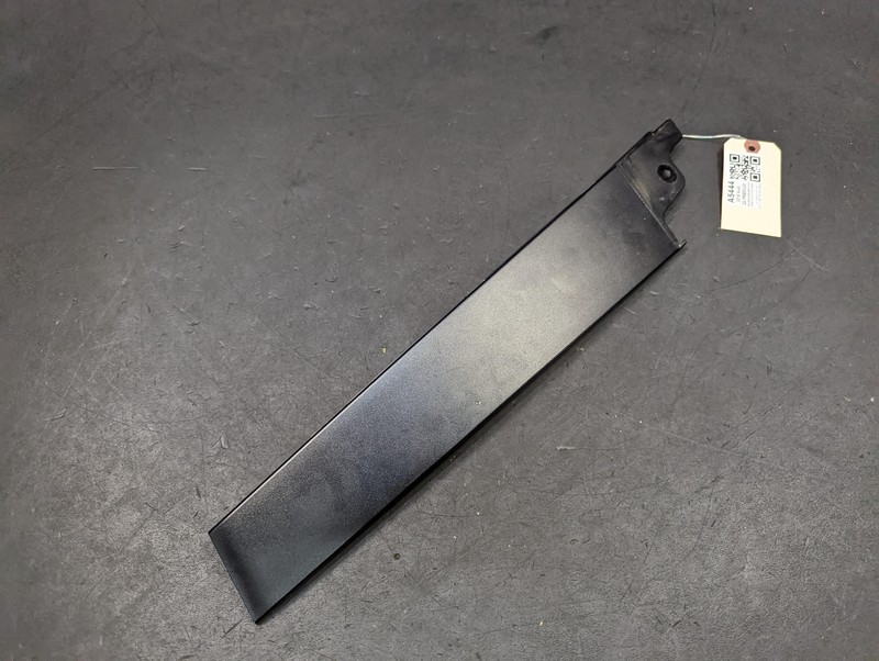 Front Right Door Window Rear Side Molding 2018 Audi Q3 8U0837902BSP9 2016 2017
