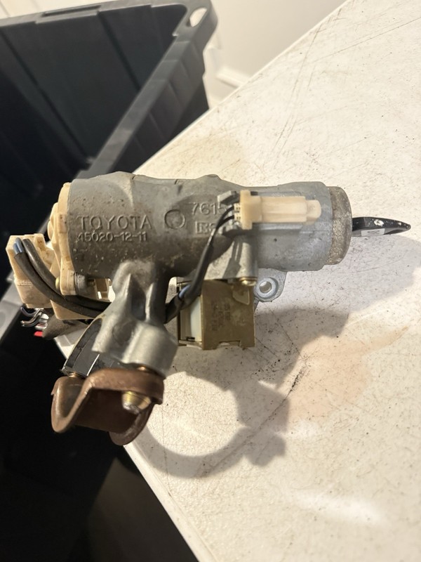 OEM 2001-02 Toyota Corolla 1.8L Ignition Switch and Key | 45020-12-11