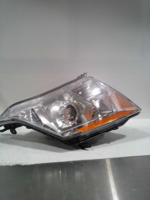 2014-2016 Cadillac SRX Left Headlight Assembly Halogen OEM Used 96790