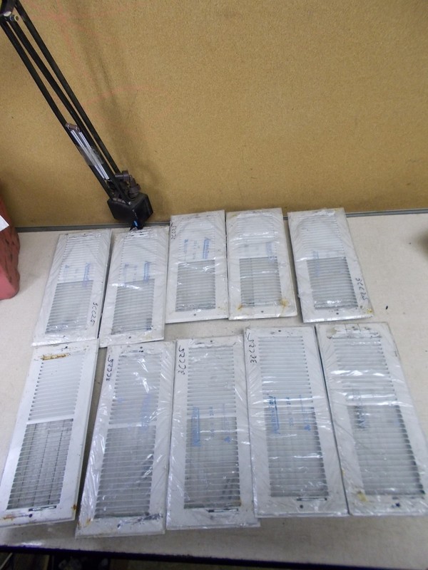 Ameriflow 356W 12" x 4" White Vent Register Sidewall Air Covers, Lot of 10