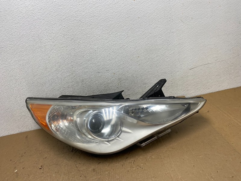 2011 - 2014 Hyundai Sonata Right Passenger Rh Side Headlight Halogen AD8177 DW