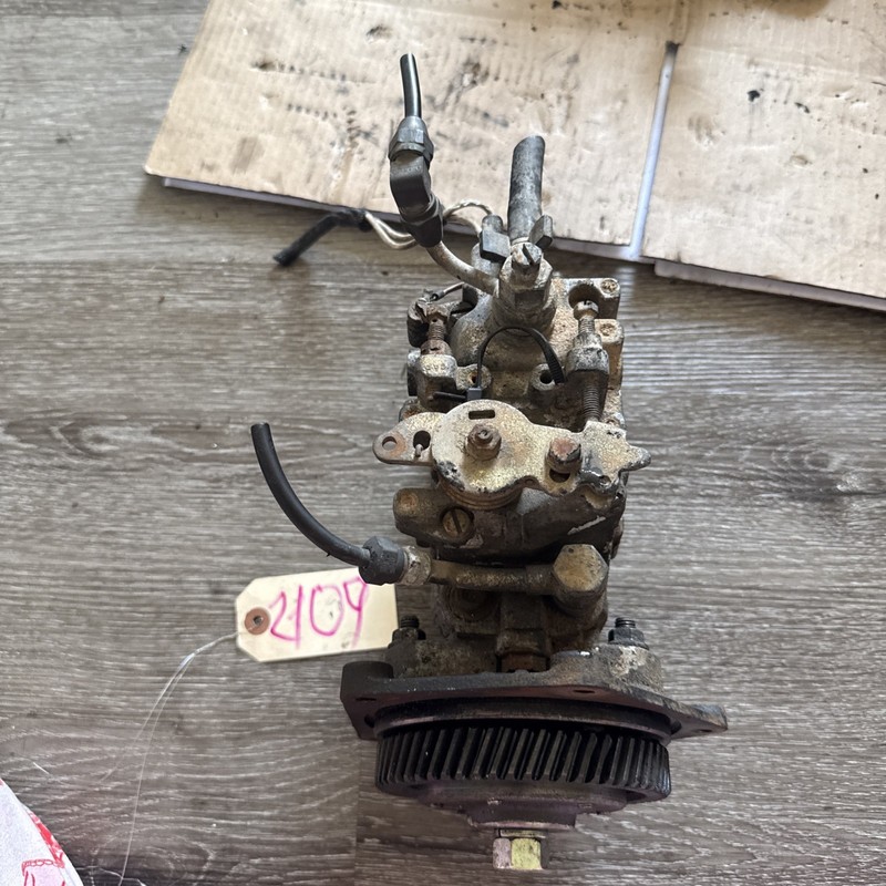 Isuzu Zexel Fuel Pump Isuzu Engine - P/N: 104746-1496, 897113 7993