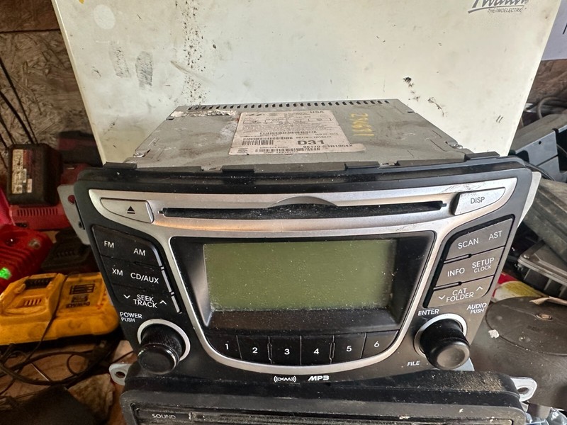 12-14 HYUNDAI ACCENT OEM CD PLAYER RADIO STEREO CAR AUDIO 96170-1R100