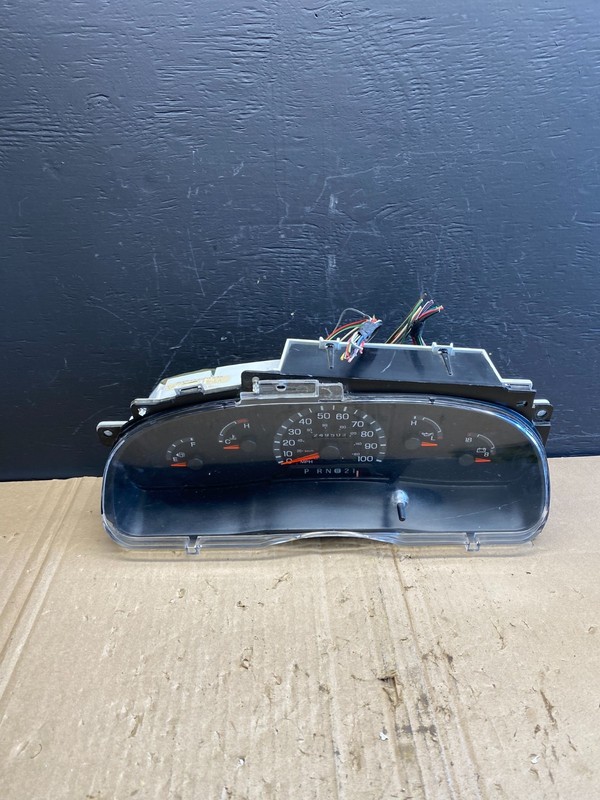 2003 Ford E150 E250 E350 VAN Gauge Speedometer Cluster ab9121 DG