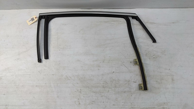 Rear Left Driver Door Glass Run Channel 84156083 2017 Chevrolet Malibu 2016-2022
