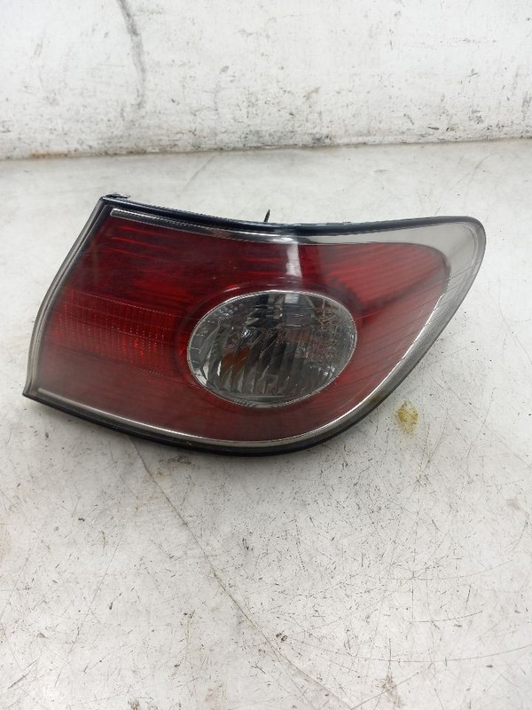 02 03 LEXUS ES300 PASSENGER RIGHT TAIL LIGHT
