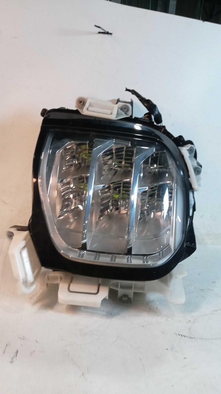 Used Right Headlight Assembly fits: 2022 Mitsubishi Outlander gasoline LED Canad