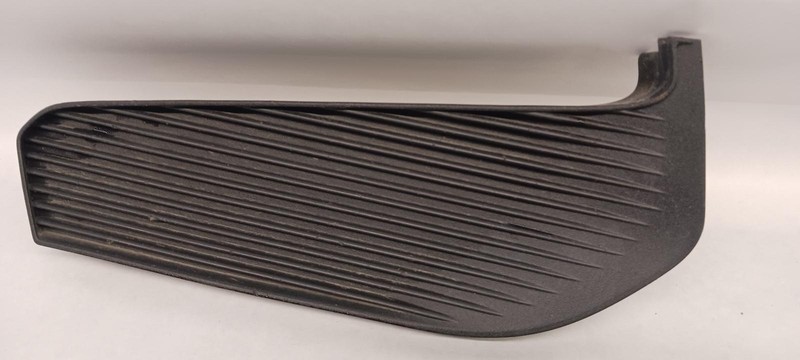 16-'18 CHEVROLET MALIBU Right Lower Grille OEM Grade A Condition!