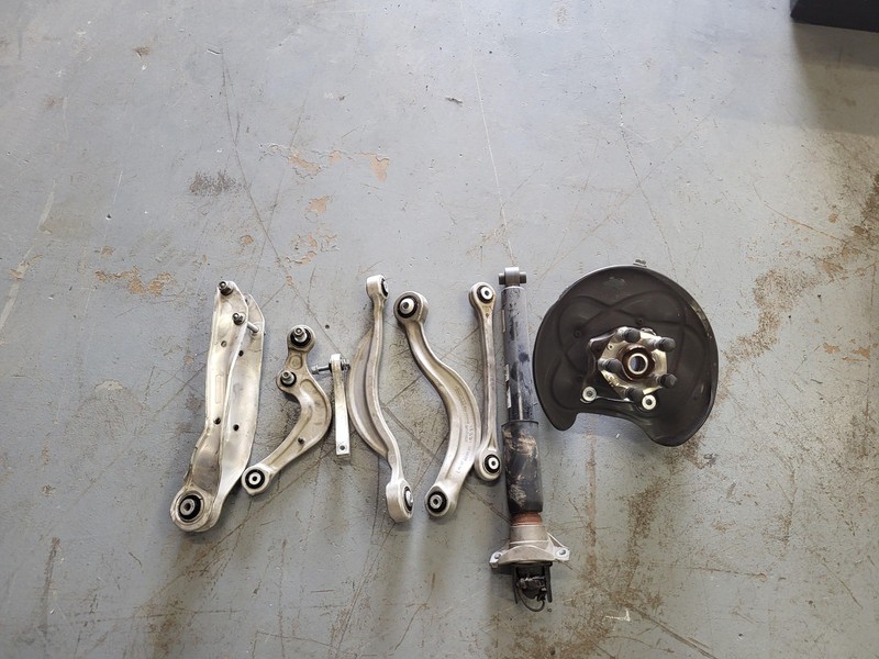 Used Oem Audi Left Driver Rear Suspension Knee for 2023 SQ8 4.0L AWD