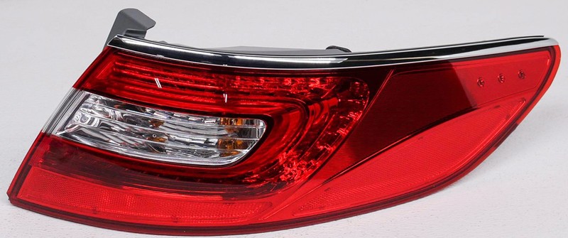 OEM Hyundai Azera Right Passenger Side LED Tail Lamp 92404-3V020 Lens Chip
