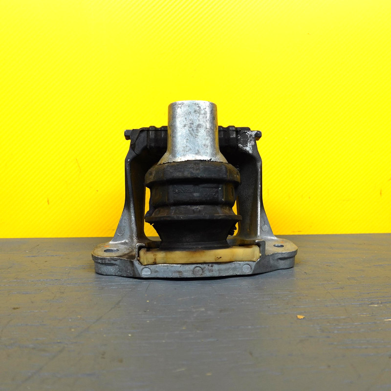 2019-2024 VOLVO XC90 FRONT RIGHT PASSENGER ENGINE MOTOR MOUNT BRACKET 32411650