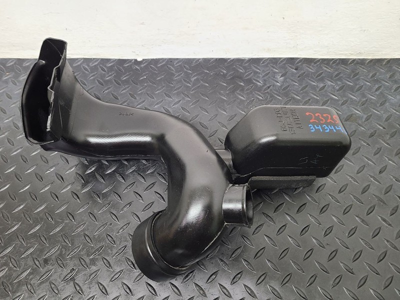 06-08 Suzuki Grand Vitara 2.7L Air Cleaner Resonator Suction Tube OEM 1382066J00