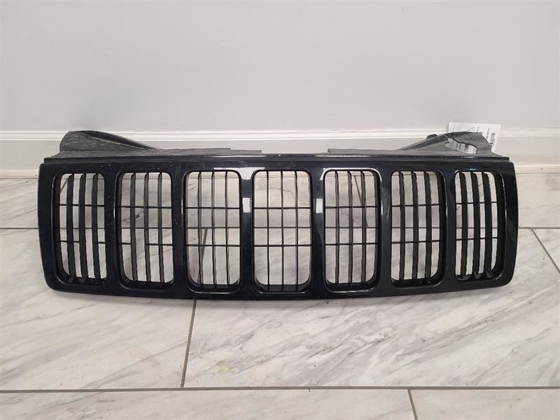 Grille Laredo Painted Fits 05-07 GRAND CHEROKEE 576703