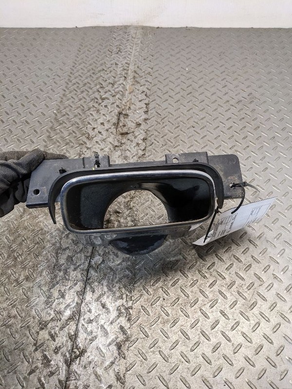 2015 - 2023 DODGE CHALLENGER REAR RIGHT SIDE BUMPER EXHAUST MUFFLER TIP O1184328