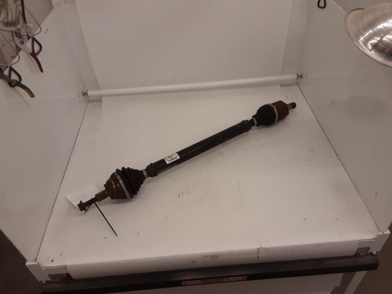 Passenger Axle Shaft Front Automatic Transmission Fits 14-20 PASSAT 2506641
