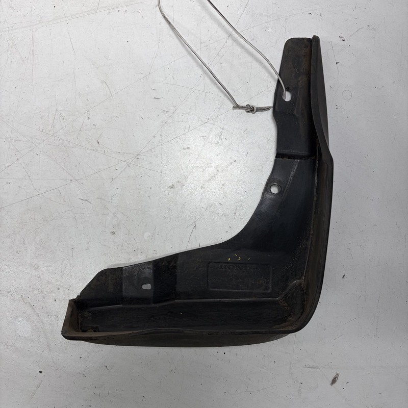 04-05 Honda Civic Si Right Front Splash Guard Mud Guard 08P00-S5T-100A OEM