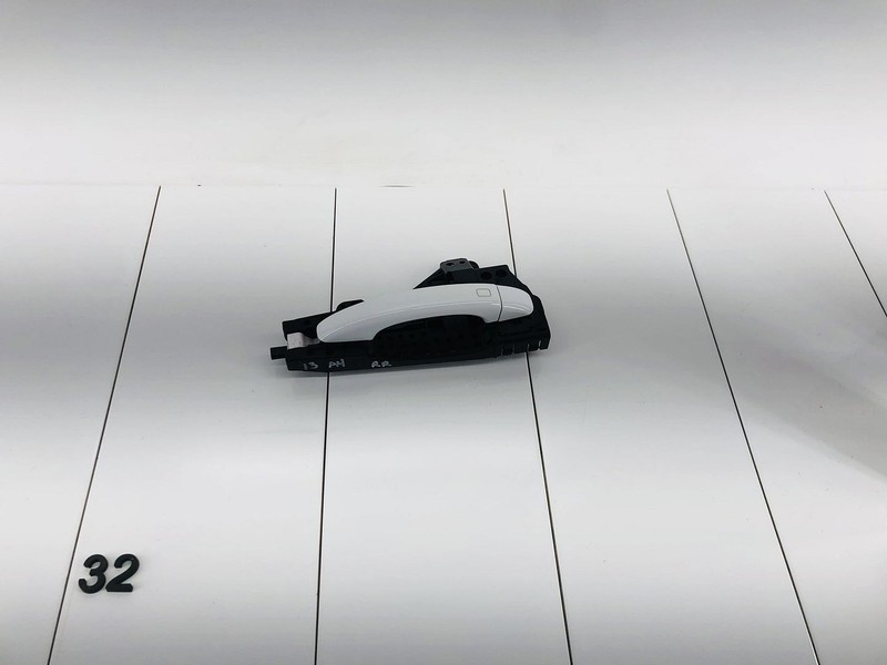 09-16 AUDI A4 QUATTRO 8K REAR RIGHT SIDE EXTERIOR DOOR HANDLE IBIS WHITE OEM
