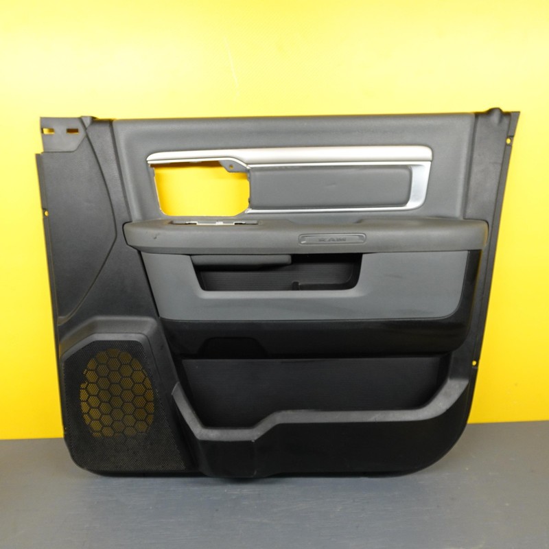 2013-2018 DODGE RAM 1500 FRONT RIGHT SIDE DOOR TRIM PANEL DOOR OEM 1VY481A8AF