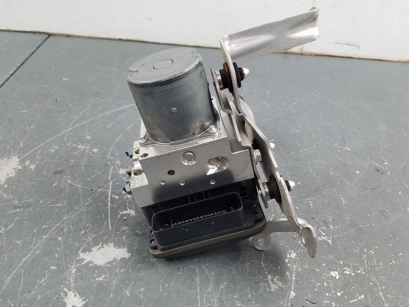 2017 Audi R8 ABS Brake Pump Module #1445 S2