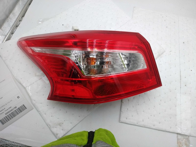 2017 Nissan Sentra Left Tail Light Assembly Silver Scuffs OEM 95487