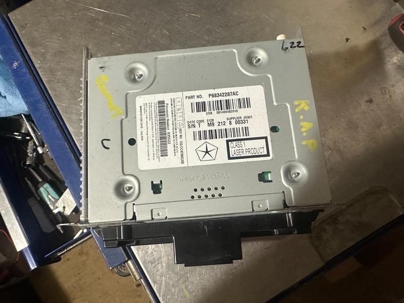 18-20 DODGE JOURNEY OEM RADIO STEREO RECEIVER - NO NAVIGATION 68342287AC