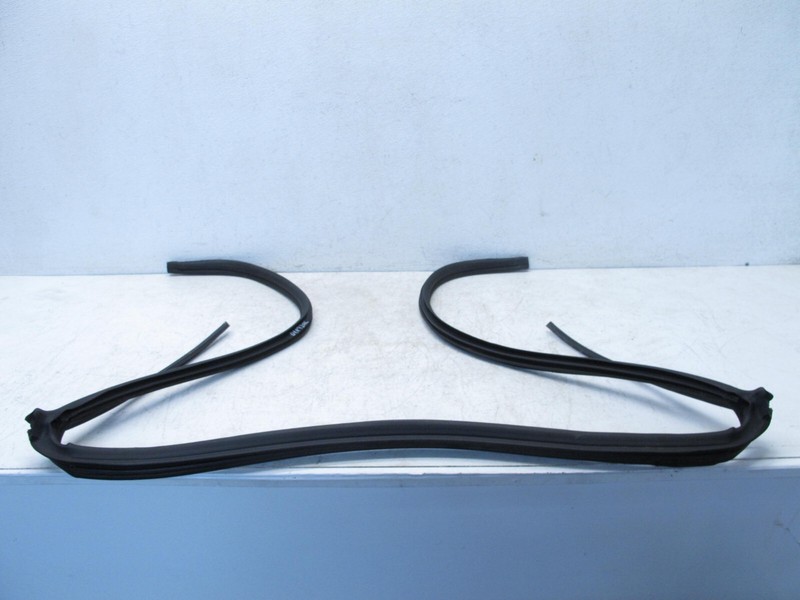 16-23 MINI COOPER S F57 CONVERTIBLE WINDSHIELD WEATHERSTRIP RUBBER FRONT OEM 011