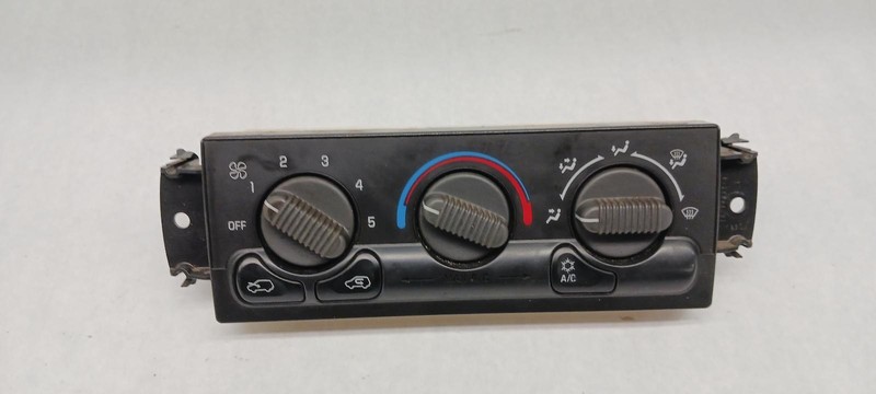 99-'02 CHEVROLET SILVERADO 2500 manual heater control OEM 1 Year Wnty!