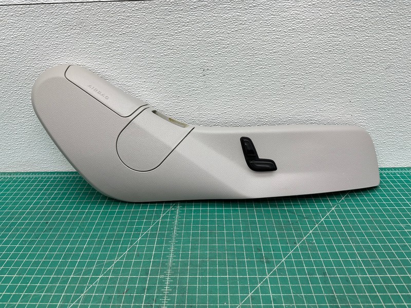 08-14 Mercedes W204 C-class FRONT RIGHT SEAT SWITCH COVER TRIM W/ SWITCH OEM