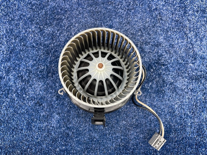 2016-2019 BUICK CASCADA HEATER FAN BLOWER MOTOR OEM U7253002