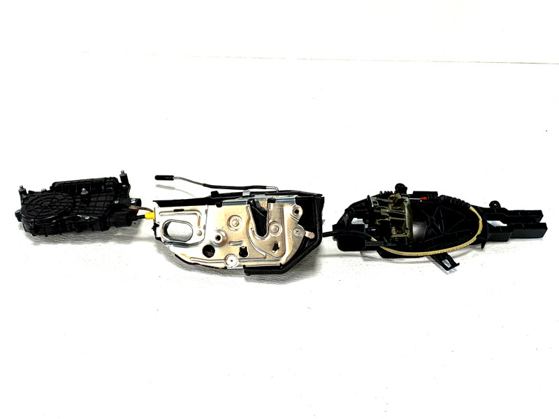 12 13 BMW X5 M E70 FRONT RIGHT DOOR SOFT CLOSE LOCK LATCH ACTUATOR OEM #A0.11