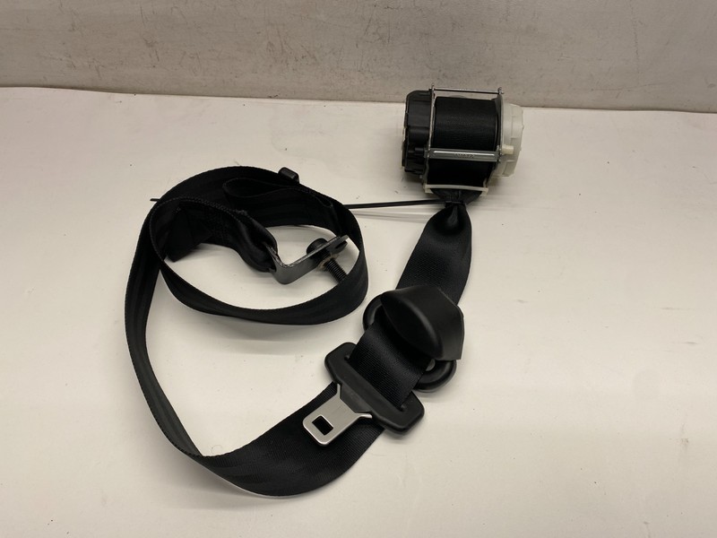 2018-2022 FORD ECOSPORT RIGHT REAR SEAT BELT RETRACTOR ASSEMBLY BLACK OEM